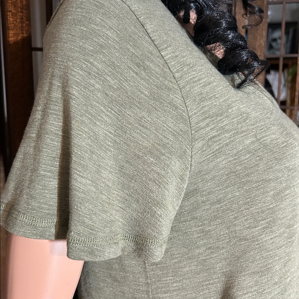JESSICA SIMPSON OLIVE GREEN TSHIRT M - Picture 6 of 9
